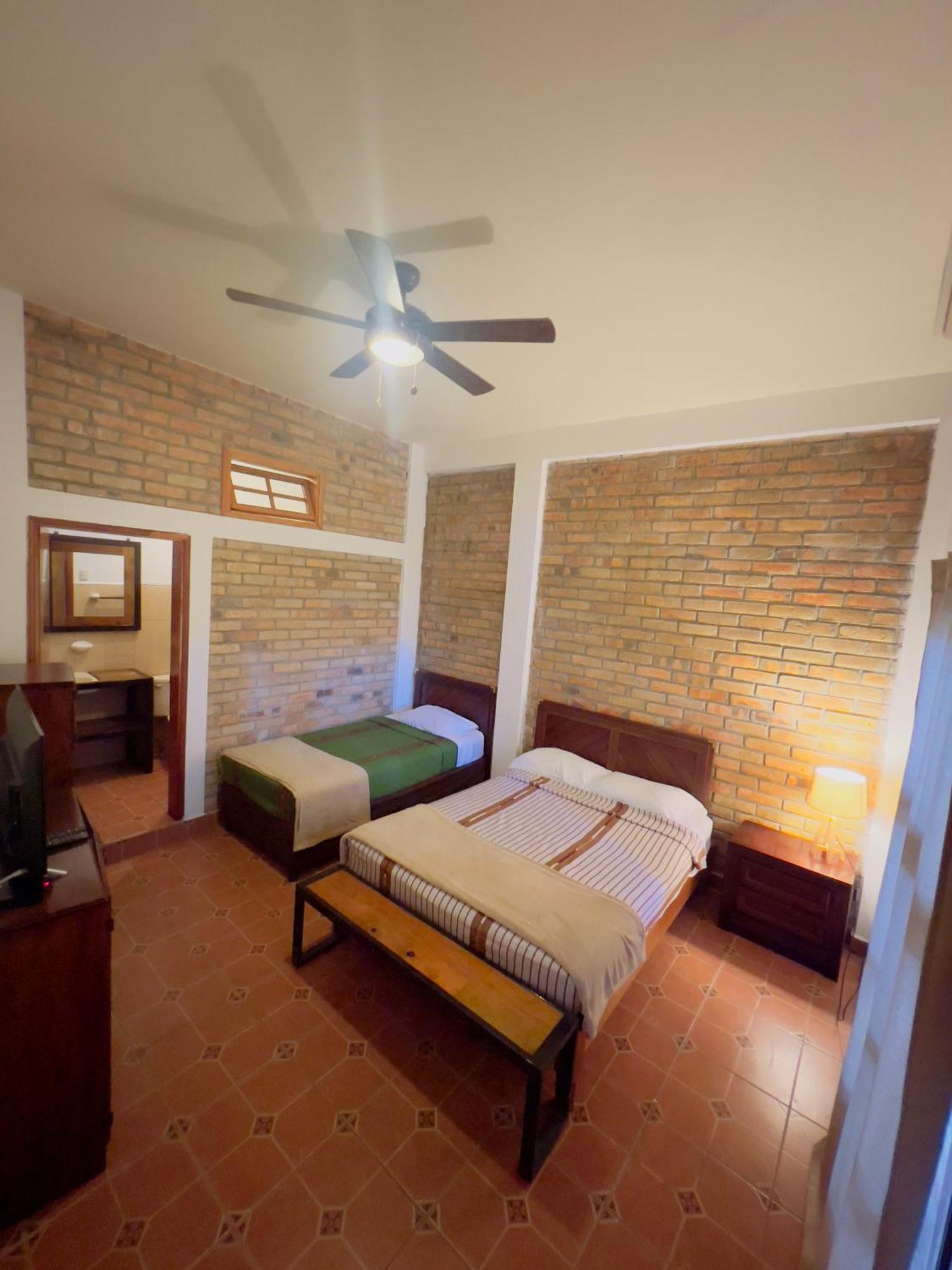 Jardin Cafe Hostal&Restaurant Gracias Exterior foto